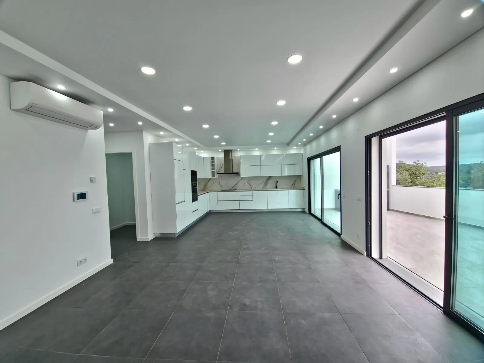 New house with lovely terraces, set amongst nature and close to the village of S. Brás gallery 3