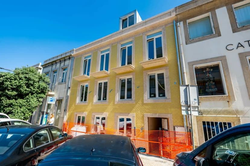 New flats in Foz, second row from the sea 2