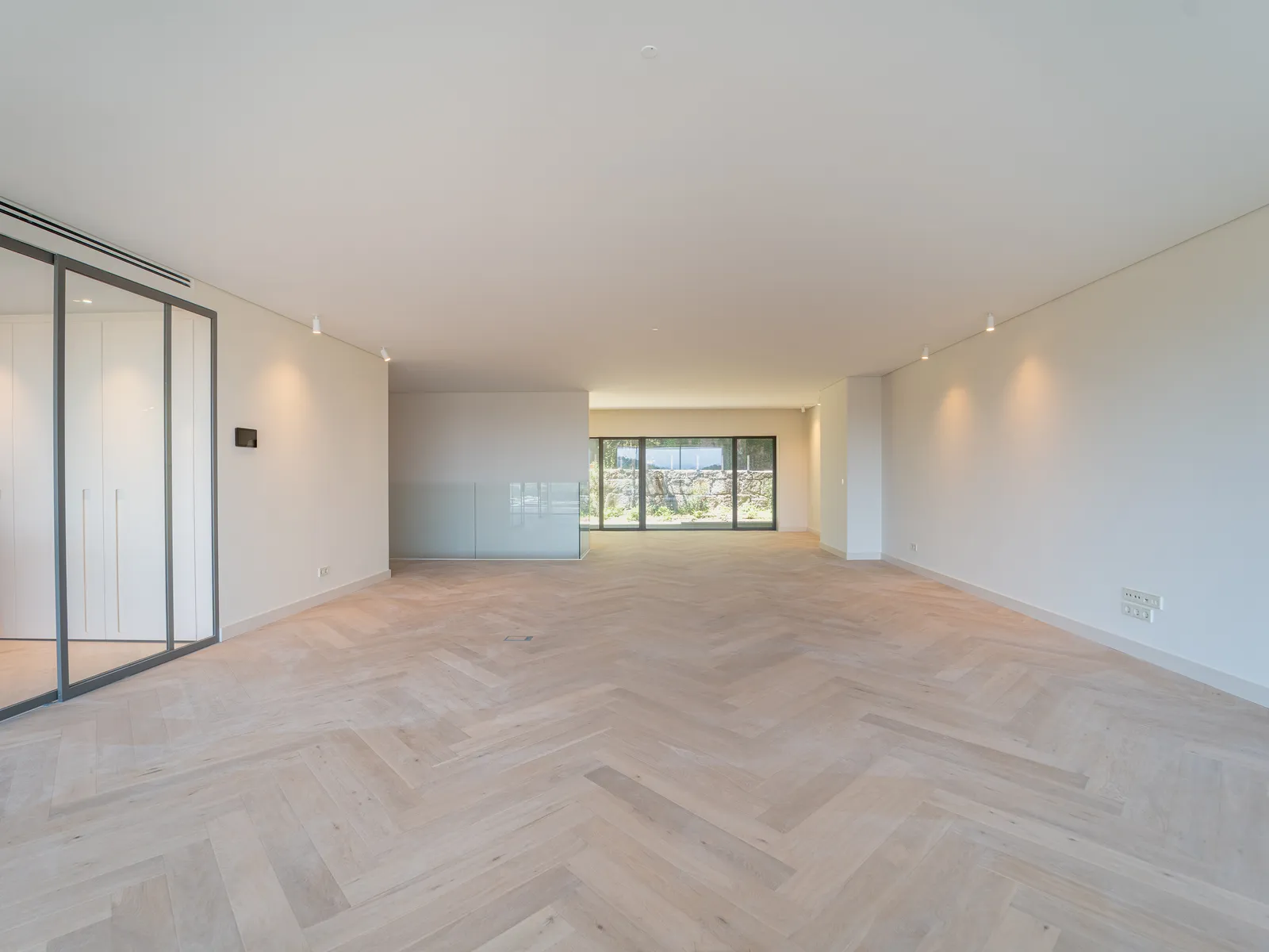 Aurios gallery photo 22