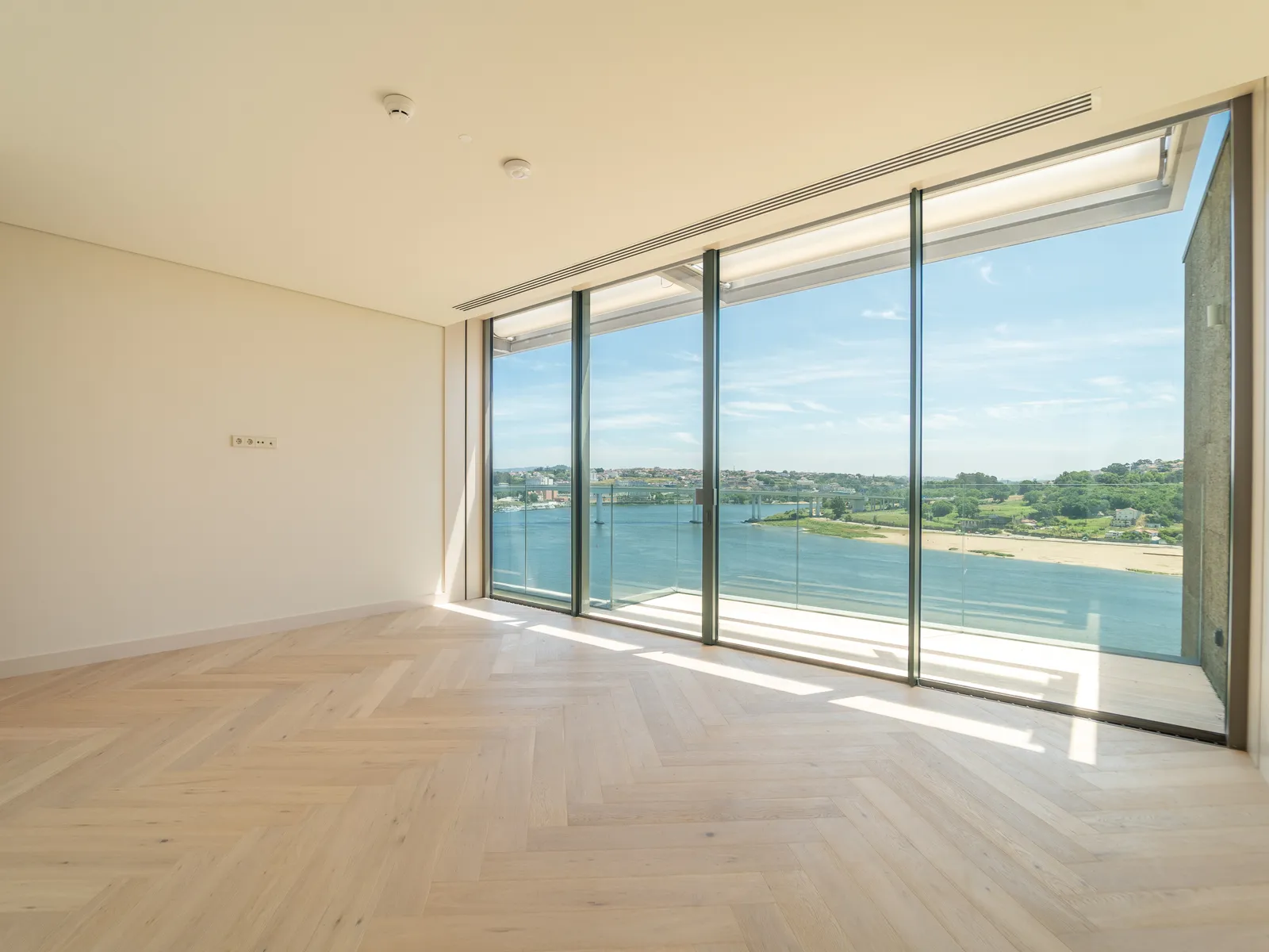 Aurios gallery photo 18