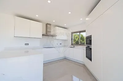 Detached Luxury Villa with Sea Views in Albufeira gallery 4