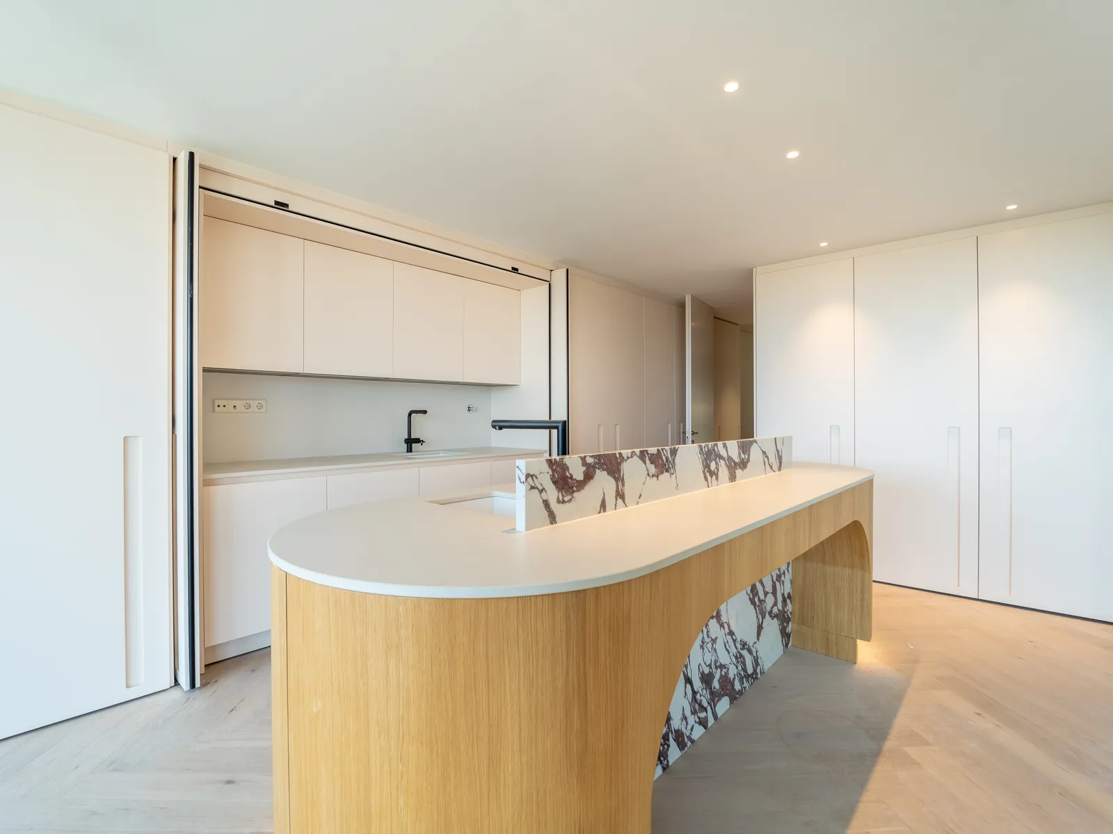 Aurios gallery photo 12