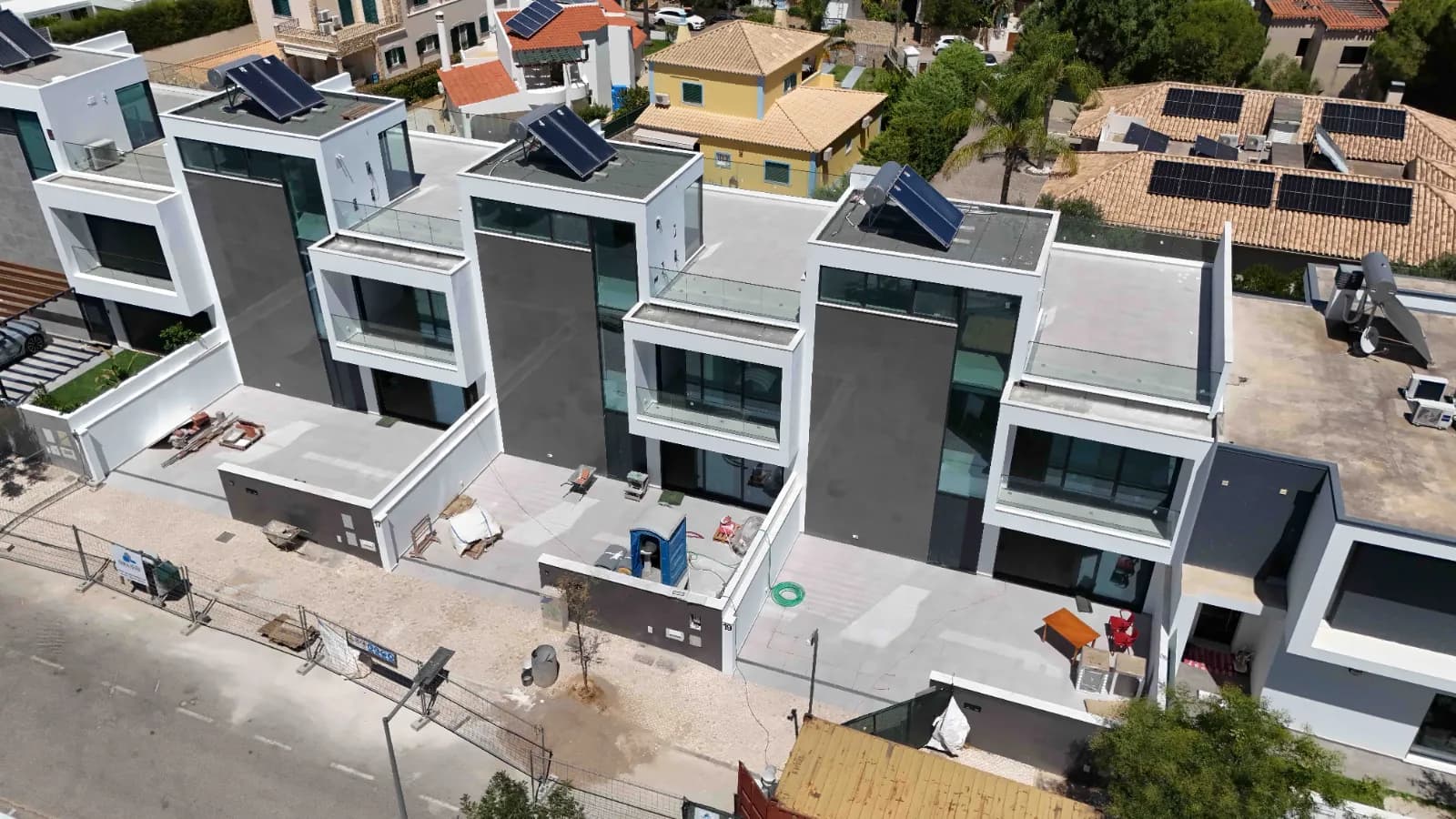Moradia T3+1 Nova com Piscina Privada em Gambelas, Faro gallery 9