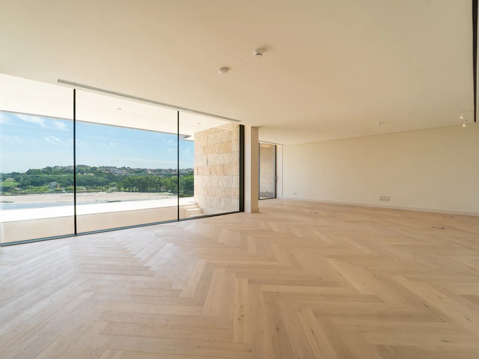 Aurios gallery photo 30