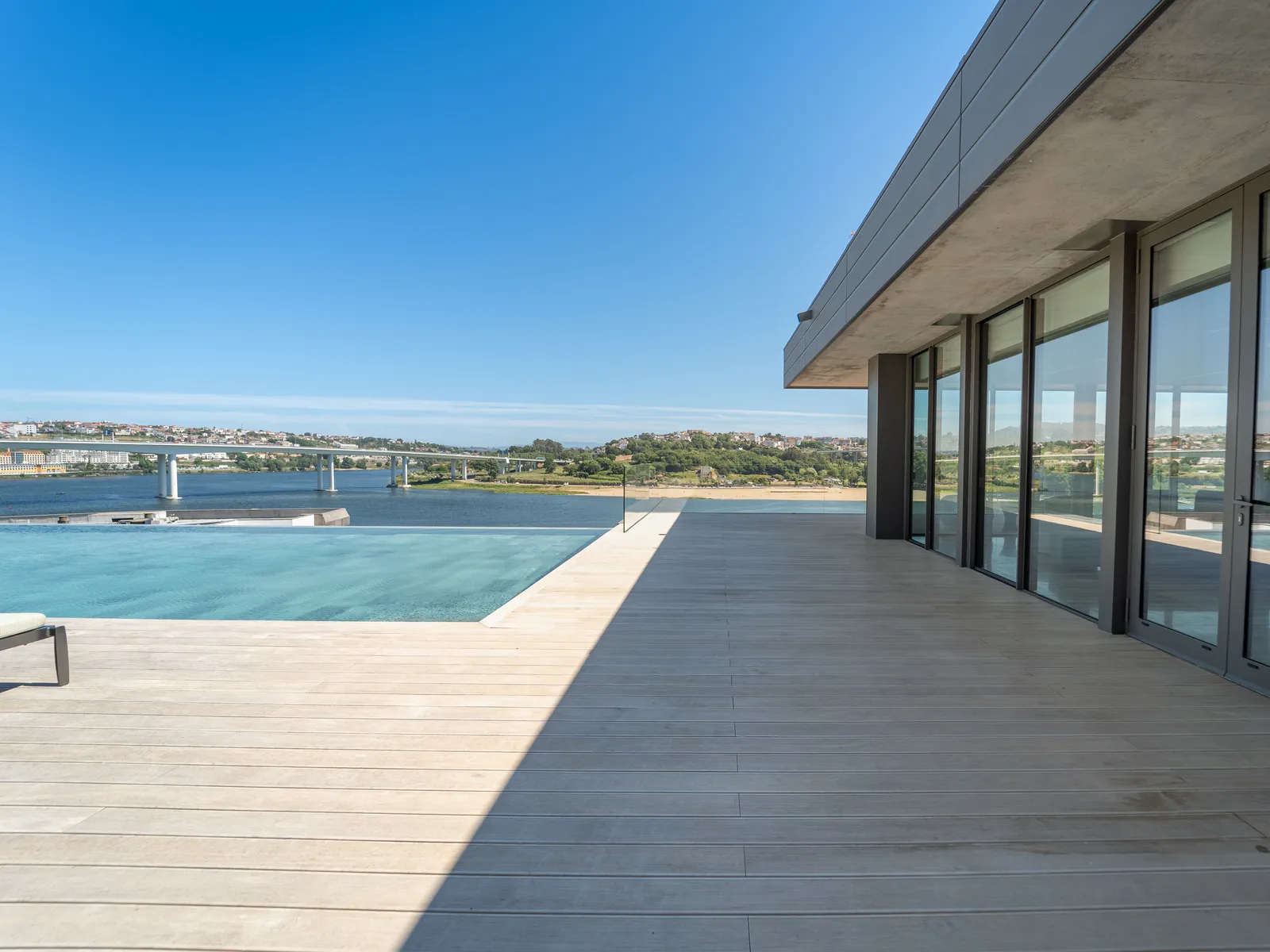 Aurios gallery photo 52