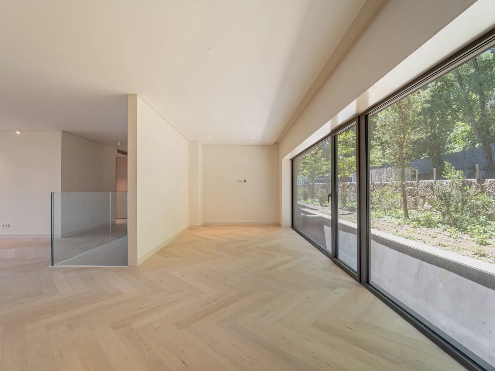 Aurios gallery photo 14
