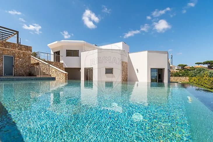 Detached Luxury Villa with Sea Views in Albufeira gallery 3