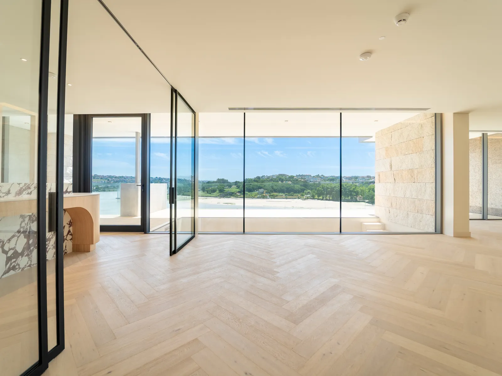 Aurios gallery photo 15