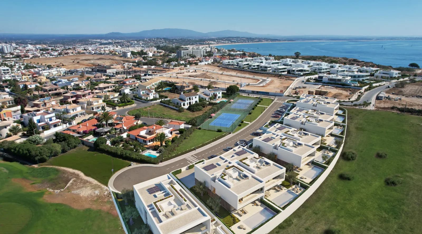 Exceptional contemporary villa with a private swimming pool and garden, just a stone’s throw from Camilo Beach – Algarve gallery photo 15