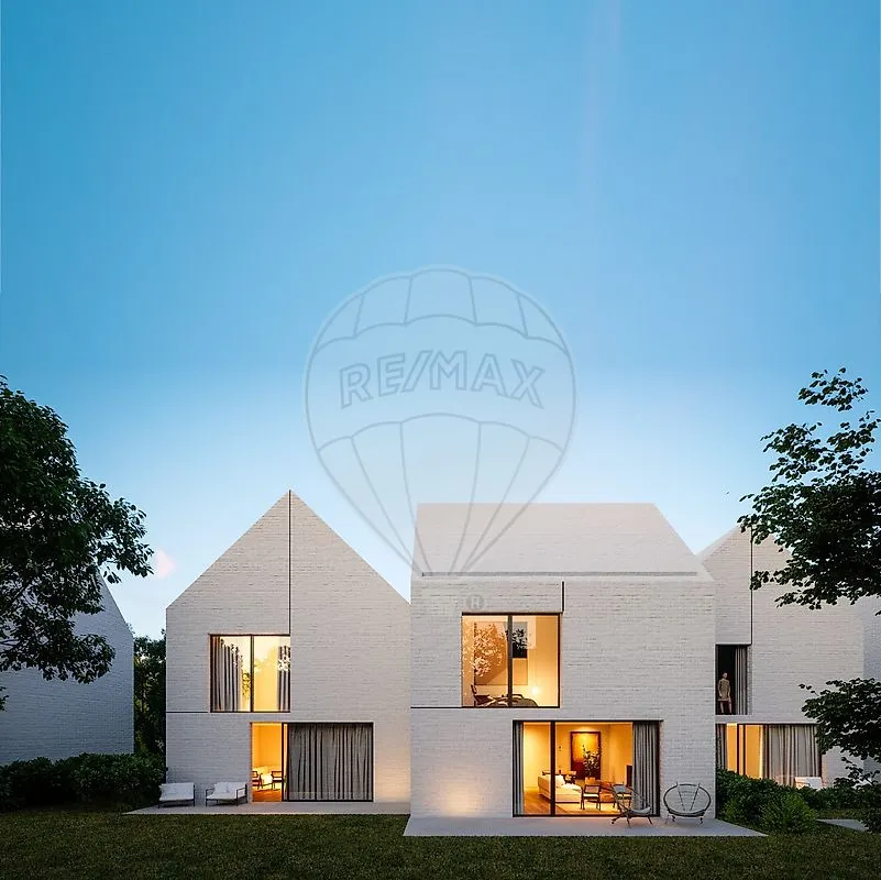 Remax Universal