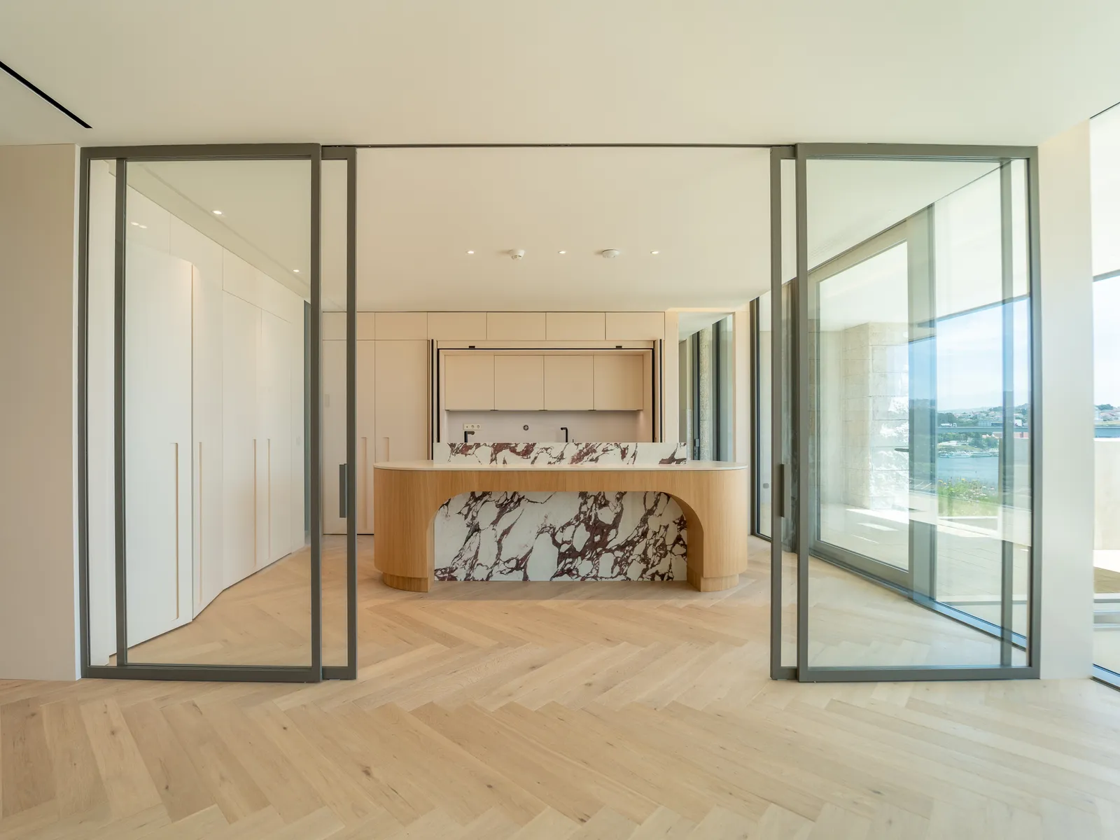Aurios gallery photo 23