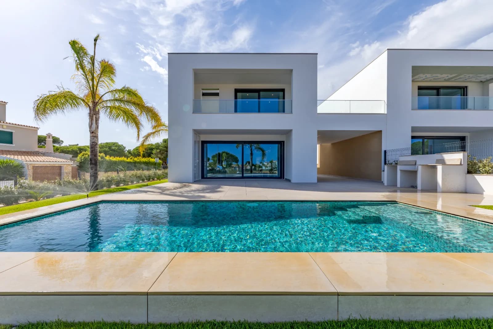 New 3-bedroom villa with private swimming pool between Vilamoura and the Algarve beaches