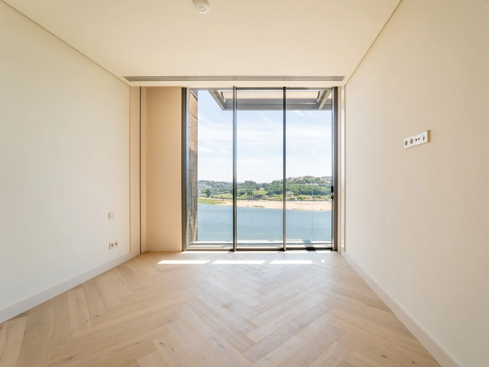 Aurios gallery photo 21