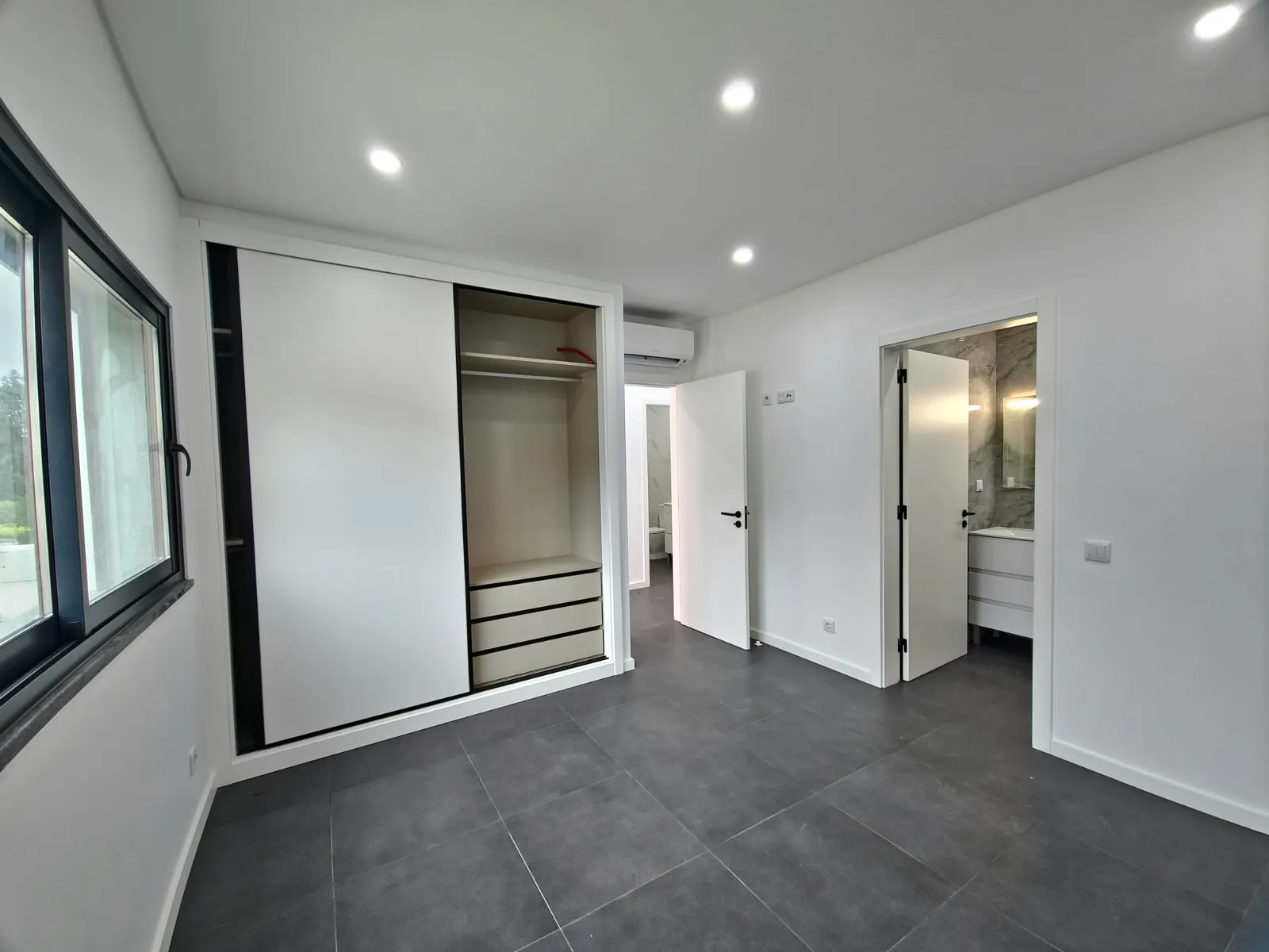 New house with lovely terraces, set amongst nature and close to the village of S. Brás gallery 5