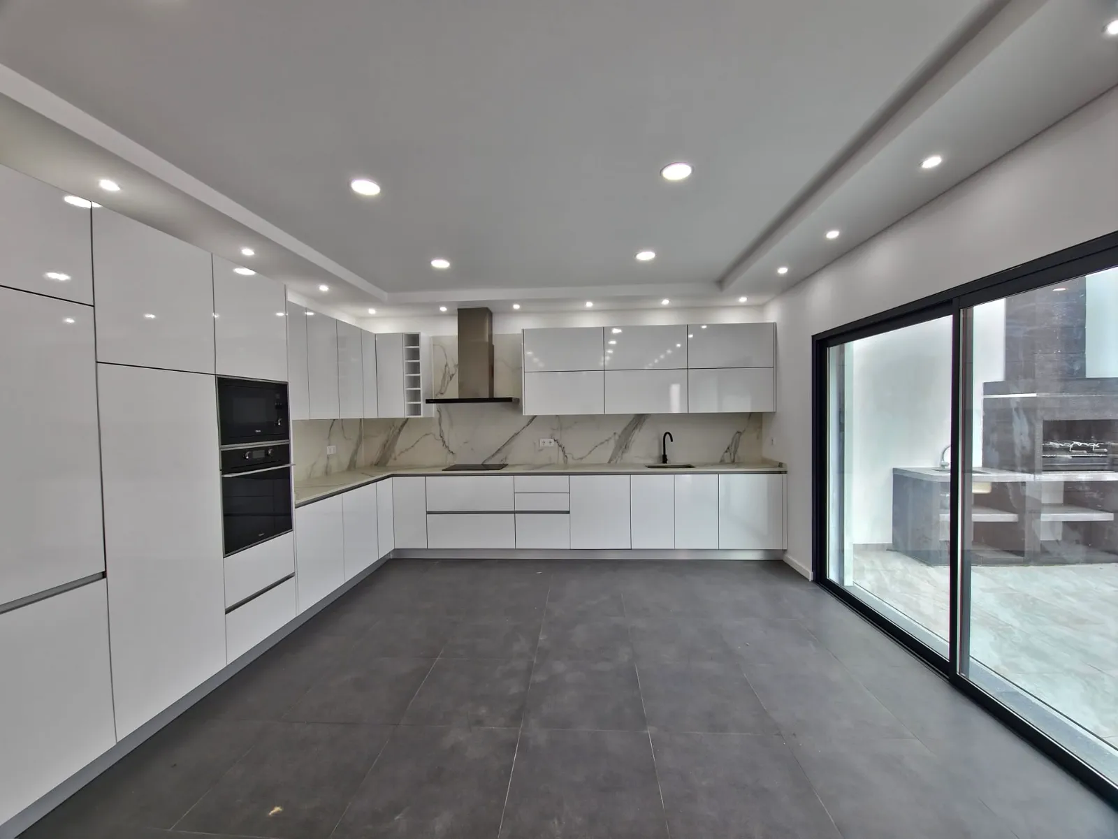 New house with lovely terraces, set amongst nature and close to the village of S. Brás gallery 2