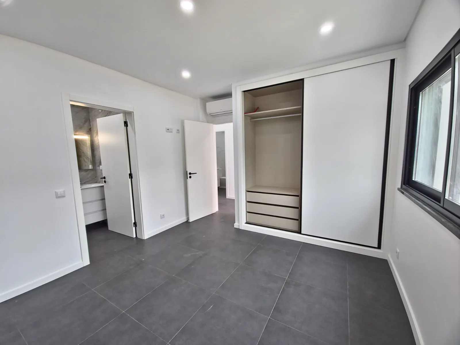 New house with lovely terraces, set amongst nature and close to the village of S. Brás gallery 6